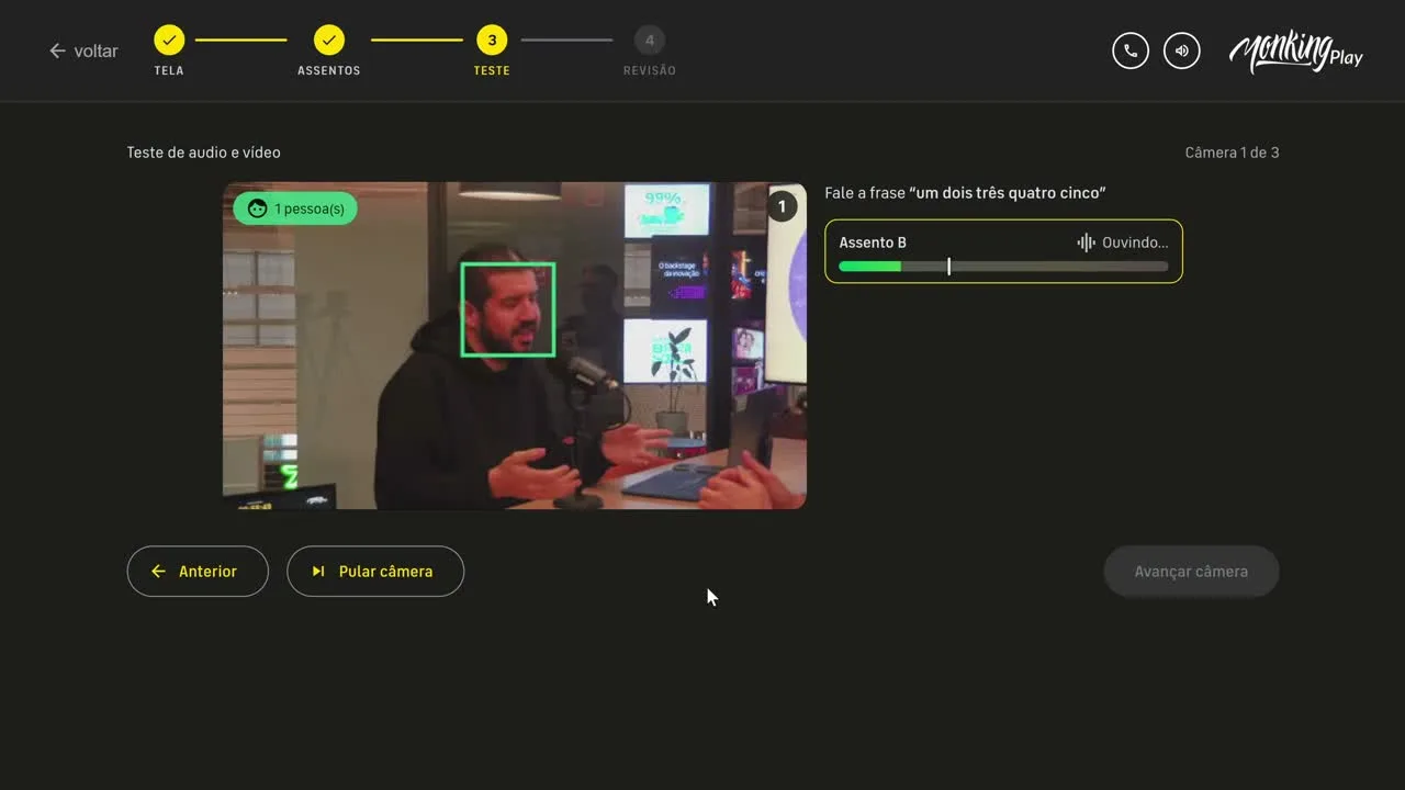 Tela de teste de áudio e vídeo, com uma pessoa enquadrada na câmera do estúdio